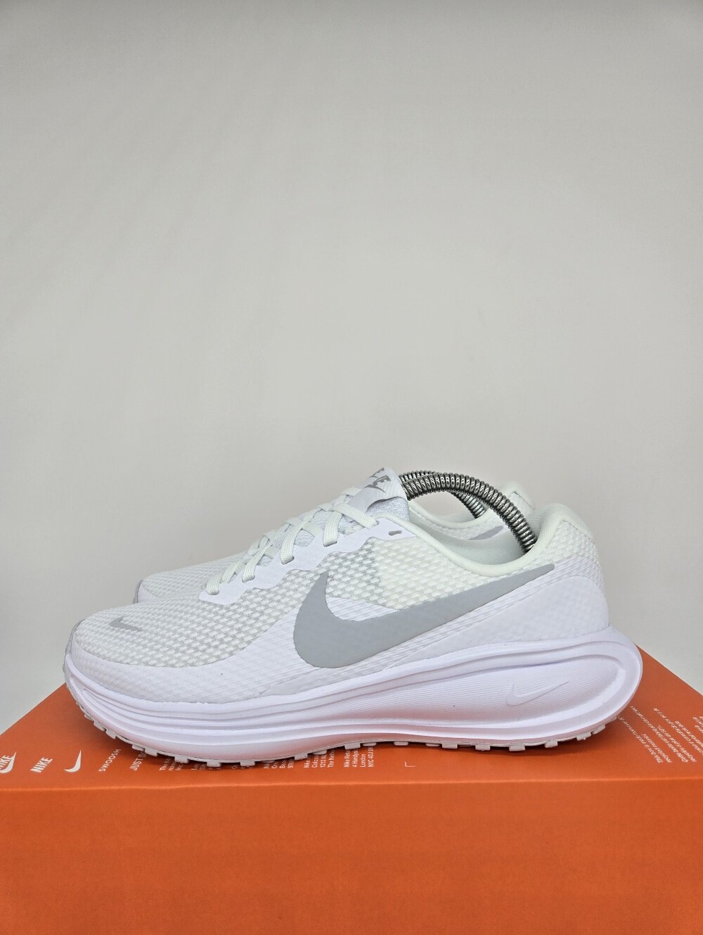 Nike Revolution 8 Women's Road Running Shoes Size 6